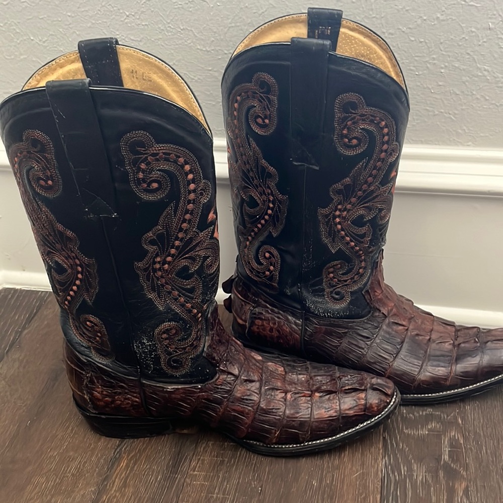 Real deal ALLIGATOR BURGUNDY  POINTED ROUND TOE MENS SIZE 11 EE . BADA$$ !